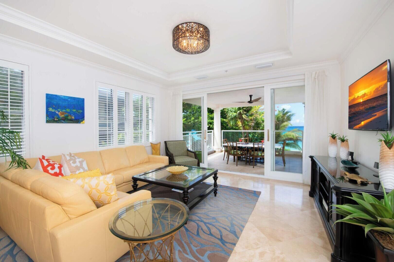 Living area 4, SeaBreeze 3 on 7 Mile Beach