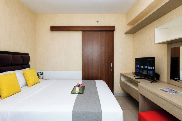 Room 3, Compact Style 1Br Without Living Room At Grand Kamala Lagoon Apartment, Bekasi