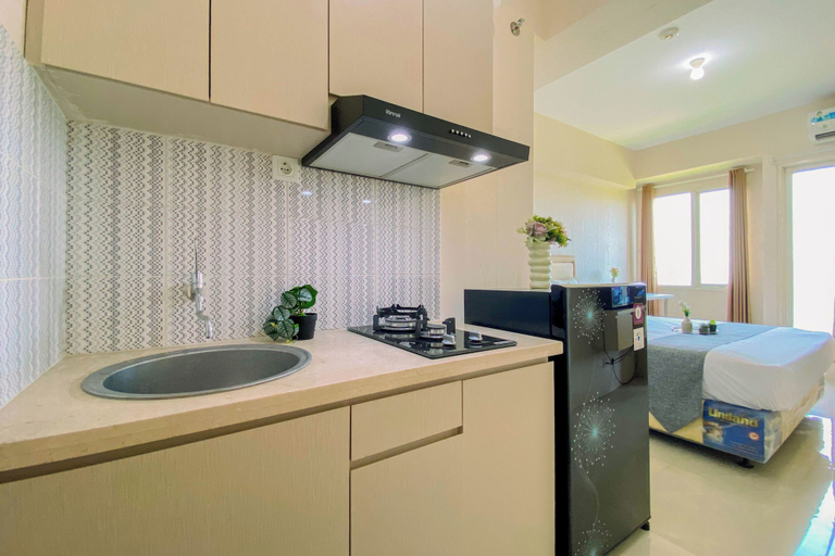 Private kitchen 4, Strategic And Cozy Studio At Apartment Podomoro Golf View, Bogor