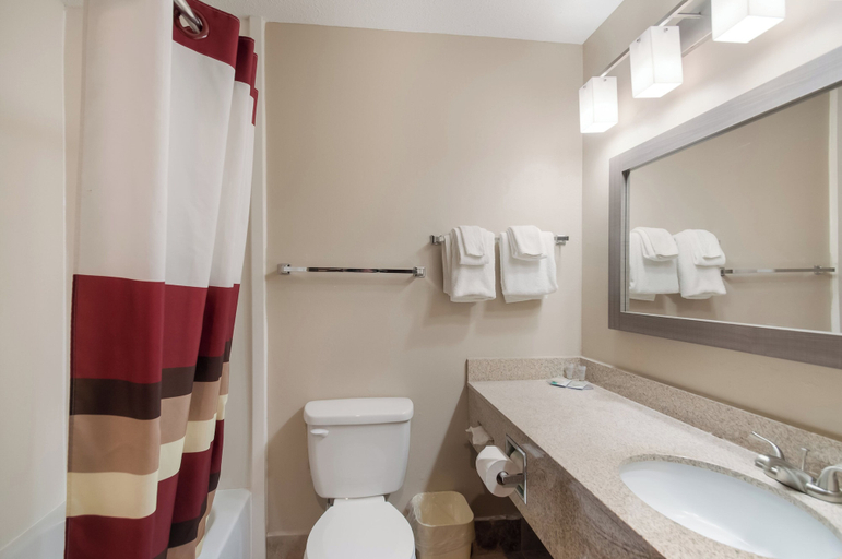 Bathroom 3, Red Roof Inn Dahlgren - Naval Base, King George