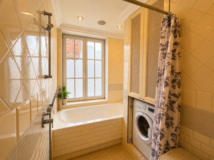 Bathroom, Szeroka Old Town Apartment, Gdańsk City