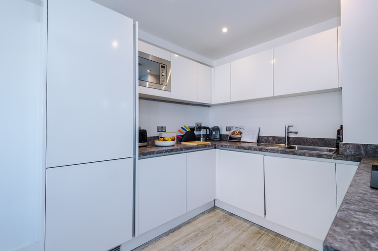 Room 2, Modern 2 Bed Duplex Free Parking Wi Fi, Manchester