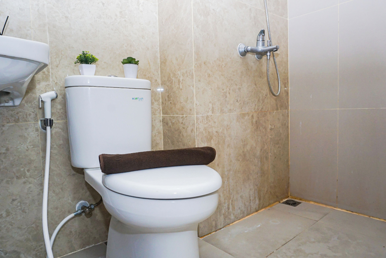 Bathroom 3, Convenient Studio At Apartment Transpark Cibubur, Depok