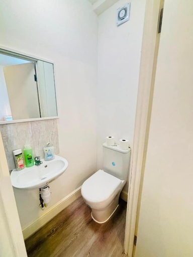 Bathroom 4, Hotel Haven London, near Tower Bridge, London