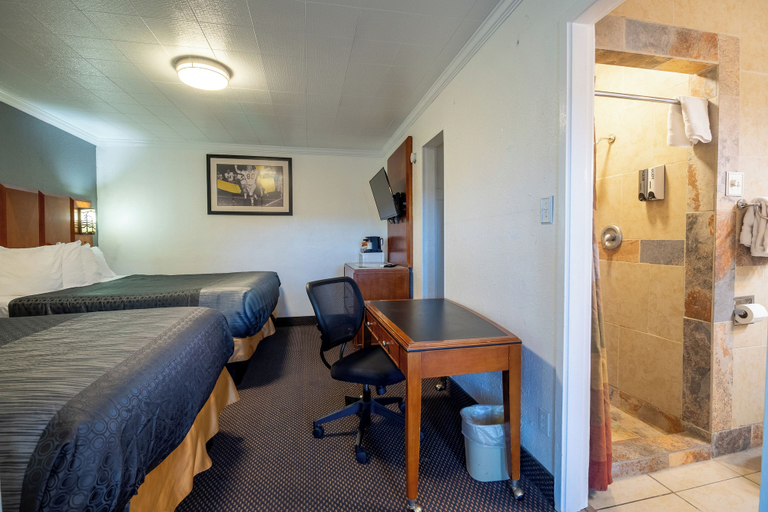 Bedroom 4, Mountain Star Inn, Iron