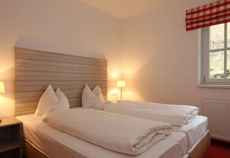 Bedroom 4, Alpine Resort by Alpin Rentals - Incl Summercard, Zell am See