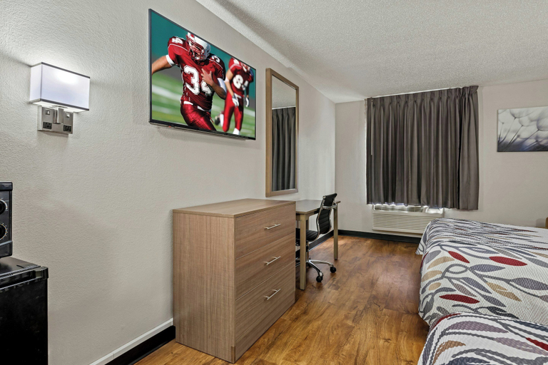 Bedroom 3, Red Roof Inn Charlotte - University, Mecklenburg