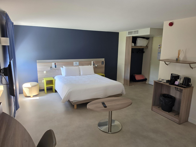 Bedroom 2, Hôtel Kyriad Lyon Est, Rhône