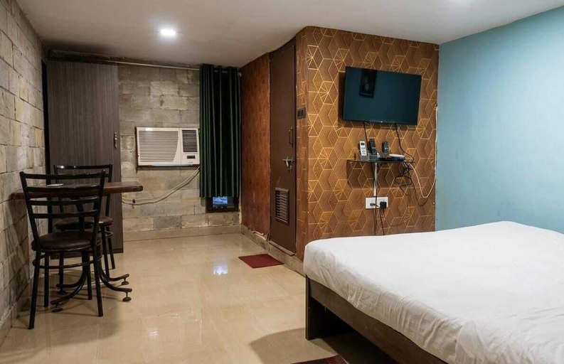 Room 4, Hotel Church View, Kolkata