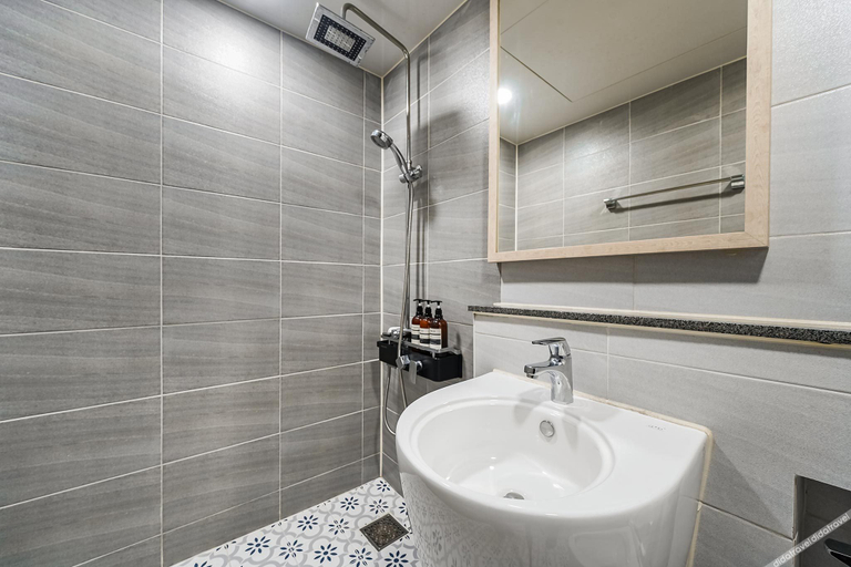 Bathroom 5, Tongyeong Mu, Tongyeong