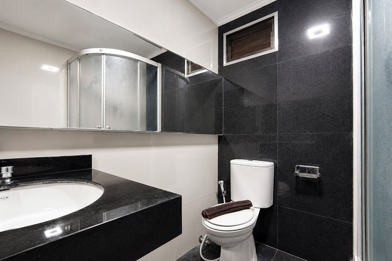 Bathroom 5, Bright And Warm Combined 2Br At Apartment Suites @Metro, Bandung