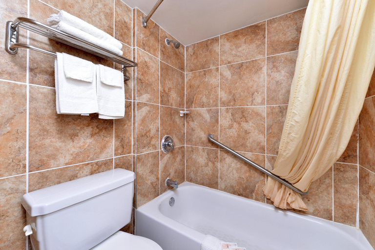 Bathroom 4, Mansfield Inn, Richland