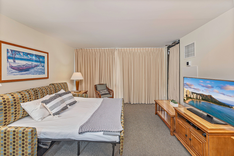 Exterior 2, MT & Golf Course Views Waikiki Sunset by the Beach W/full Kitchen & Wifi, Honolulu