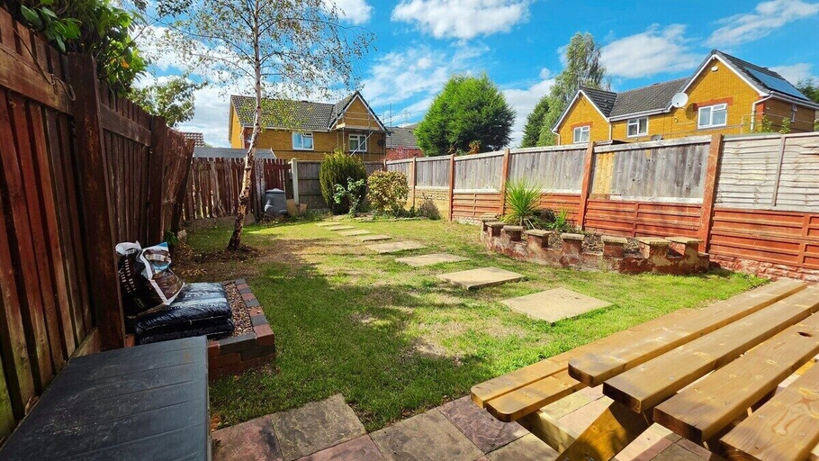Garden 5, Bright & Modern 4BR House, Walsall