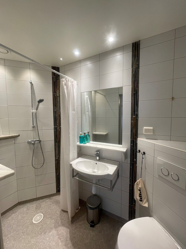Bathroom 4, Hotell Breda Blick, Gotland