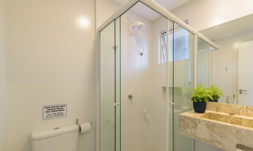 Bathroom, Full Studio 350m From the Sea Bombinhas Vec114, Bombinhas