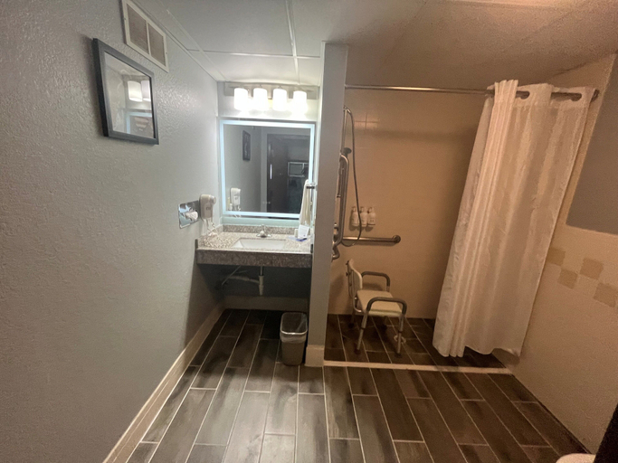 Bathroom 4, AmericInn by Wyndham Lincoln North, Lancaster