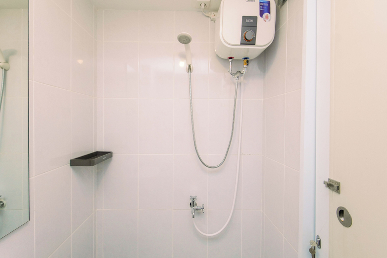 Bathroom 3, Classic Serene Studio Room At Apartment Tokyo Riverside Pik 2, Tangerang