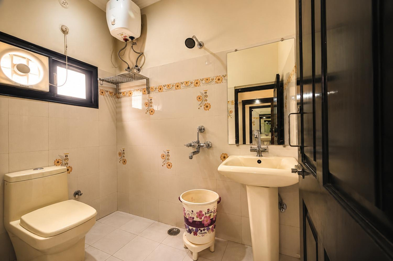 Bathroom 5, Hotel Four Season In Varanasi, Varanasi