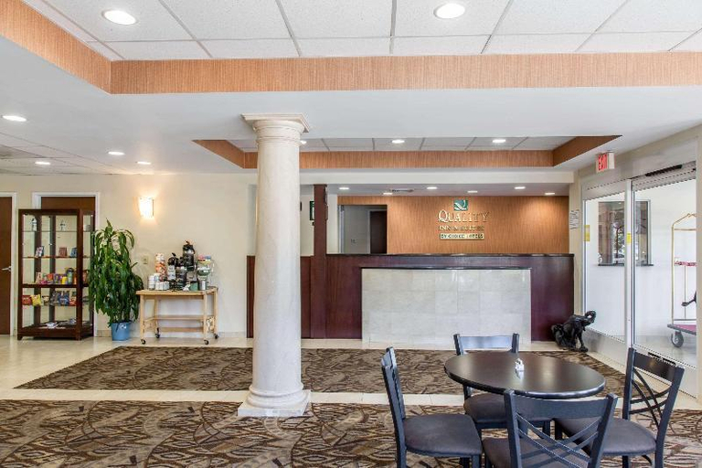 Public Area 2, Quality Inn & Suites Danbury near University, Fairfield