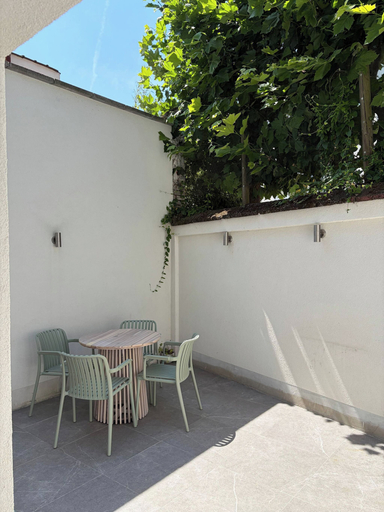Balcony, Luxurious and Beautiful app in Brussels, Bruxelles