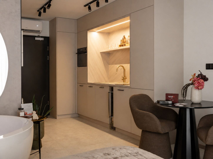 Private kitchenette, Gatsby - Apartment with Sauna & Jacuzzi, Gdańsk City