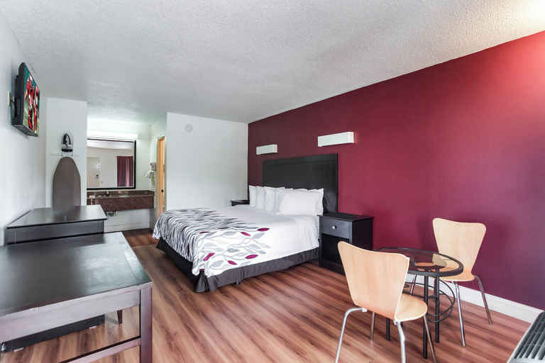 Bedroom 3, Red Roof Inn Monteagle - I-24, Marion