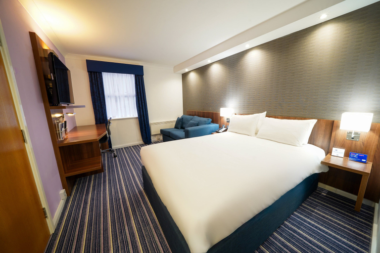 Bedroom 5, Holiday Inn Express GLENROTHES by IHG, Fife