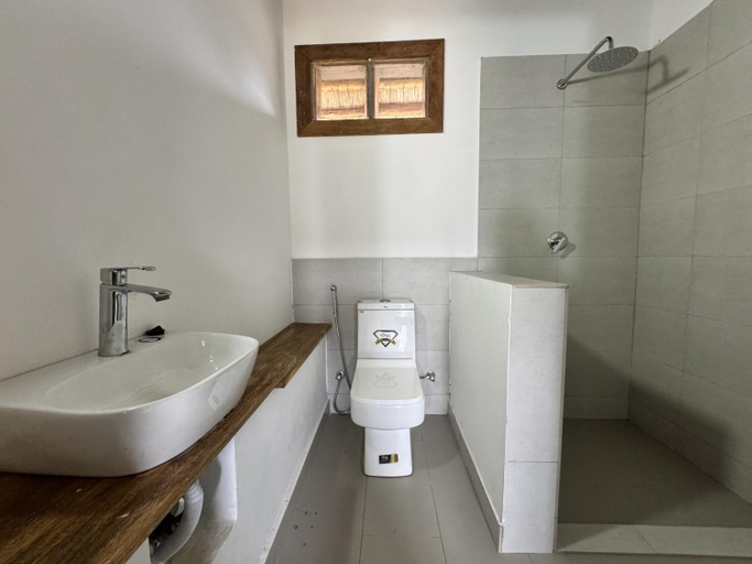 Bathroom 3, Zaria Garden Bungalow, Kaskazini 'A'