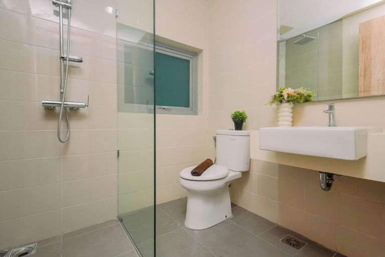 Bathroom 2, Smart Value 2Br At Apartment Pejaten Park Residence, South Jakarta