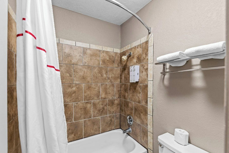 Bathroom 3, Red Roof Inn Ardmore, Carter