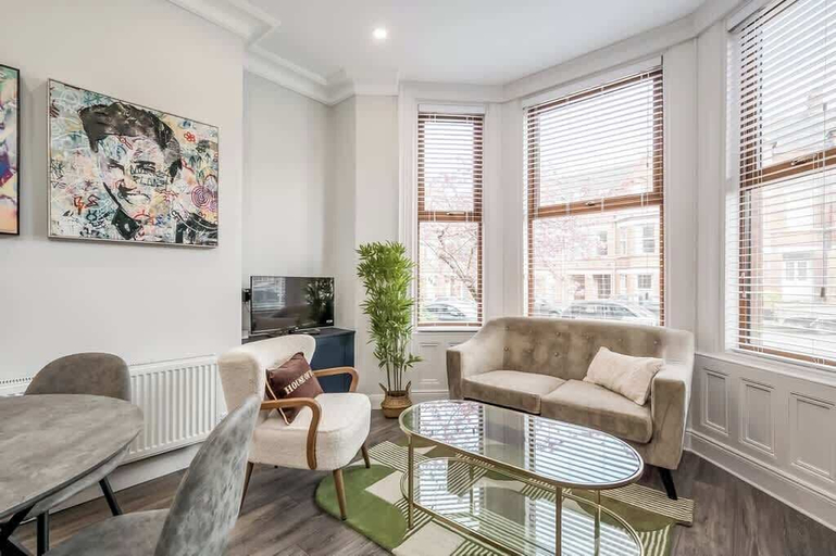 Living area 3, Central Belfast Apartments - The Malone Suites, Belfast