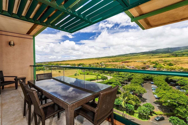 Primary image, Updated Beachfront Luxury Condo w Pool - Honua Kai 1024, Maui