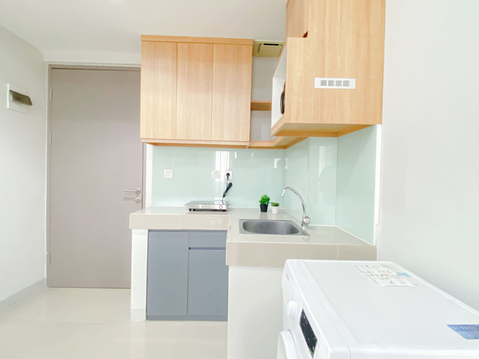 Private kitchen 2, Urban Noir Studio At Apartment Vasanta Innopark, Cikarang
