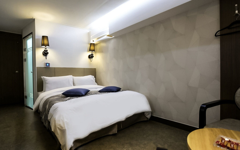 Bedroom 3, Yeoju Reverse Hotel, Yeoju