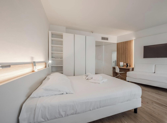 Bedroom 4, Hotiday Room Collection - Tirrenia, Pisa