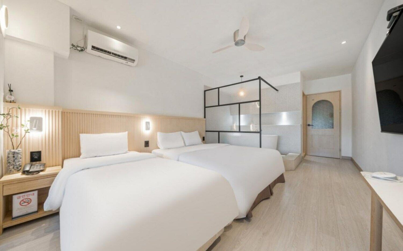 Bedroom 4, Incheon Airport Hotel Oceanside, Jung