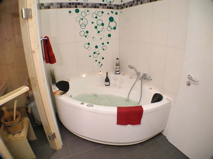 Bathroom 4, Holiday Apartment With 2 Bedrooms, Ostholstein