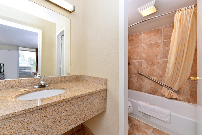 Bathroom 4, Mansfield Inn, Richland