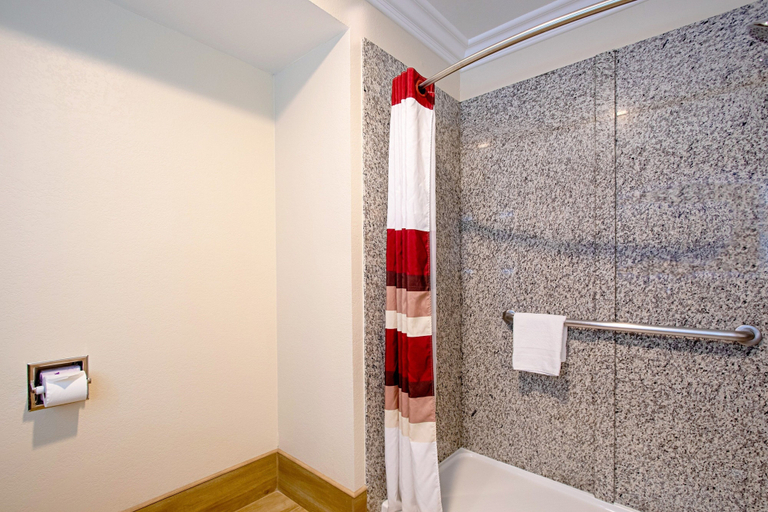 Bathroom 4, Red Roof Inn & Suites Monterey, Monterey