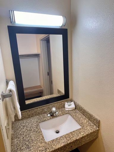 Bathroom 5, Red Roof Inn Clyde, Sandusky