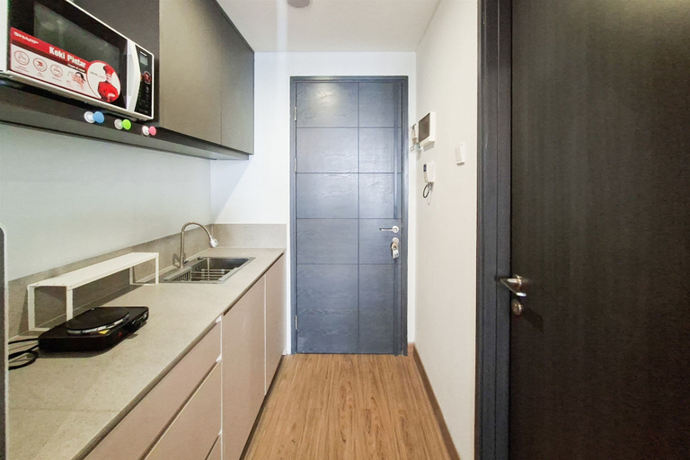 Private kitchen 5, Fully Furnished 1Br At Apartment Collins Boulevard, Tangerang