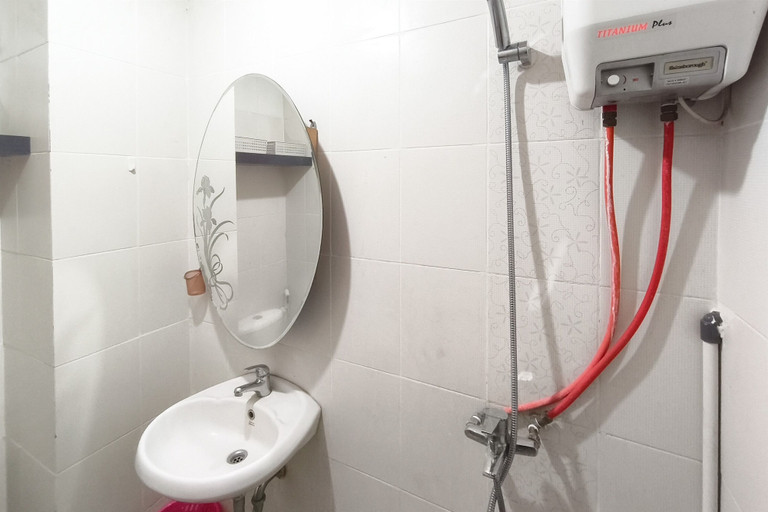 Bathroom 2, Sleek Modern Studio At Apartment Pinewood, Sumedang