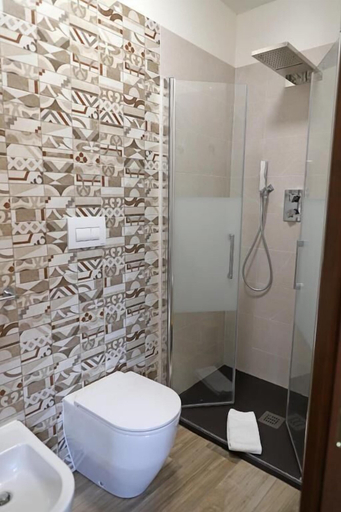 Bathroom 5, CASA MADEO B&B, Cosenza