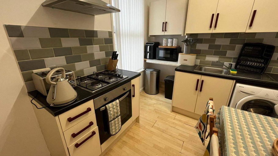 Private kitchen 4, Apartment Sleeps 4 Near Anfield, Sefton