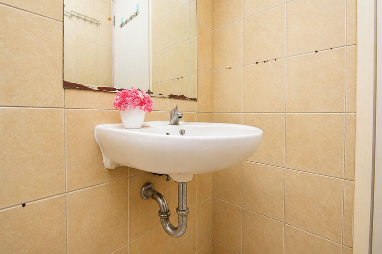 Bathroom 3, Nice And Strategic 1Br At Apartment Marina Ancol, Jakarta Utara