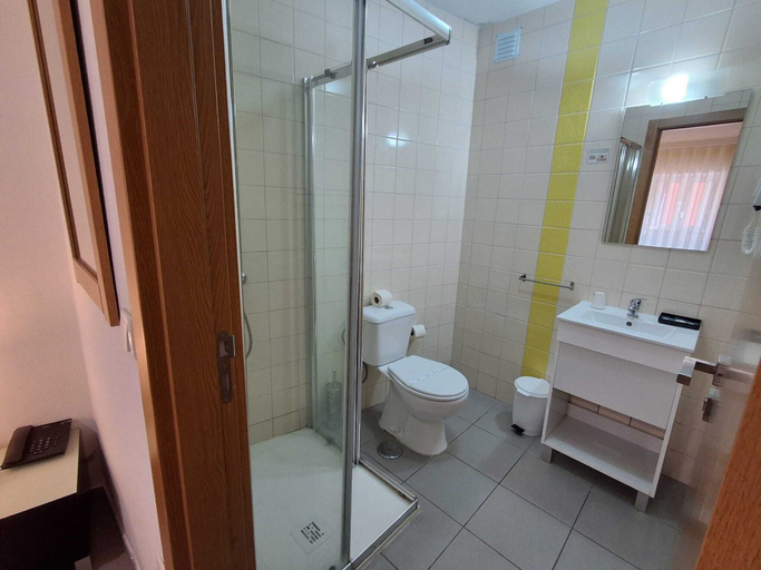 Bathroom 3, Largo da Fonte, Sertã