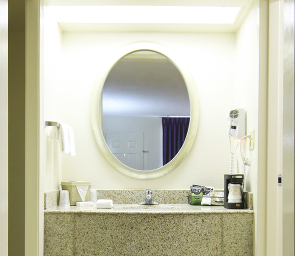 Bathroom 5, Red Roof Inn Somerset, KY, Pulaski