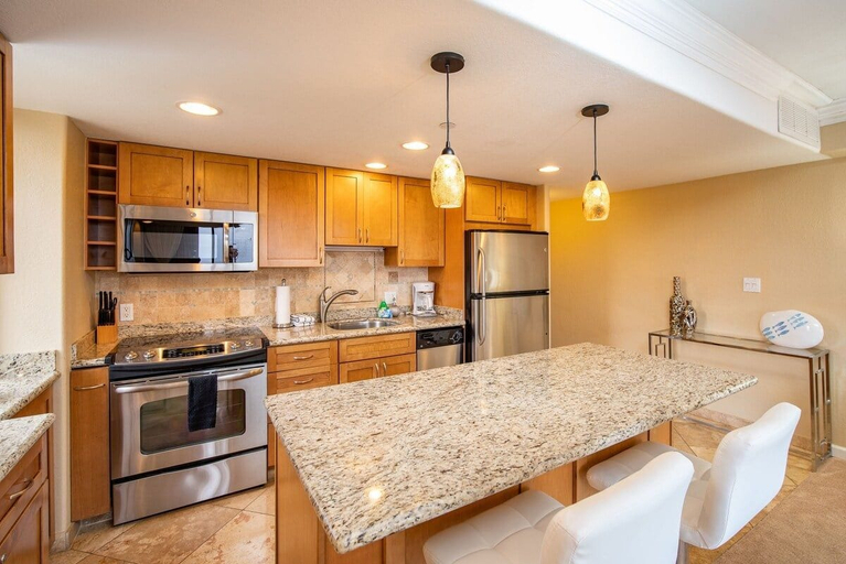 Others 5, Spacious Penthouse Studio w Ocean View Pool - Kaanapali Shores 942, Maui