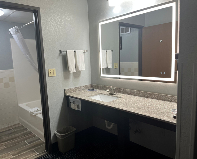Bathroom 4, AmericInn by Wyndham Lincoln North, Lancaster
